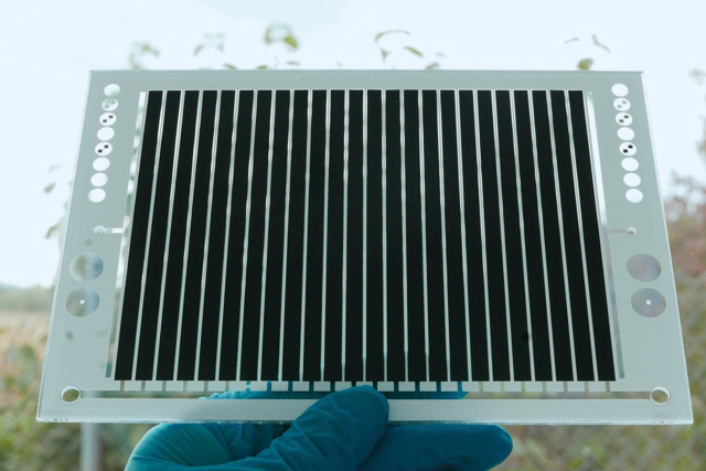 Fügung von zwei Glasplatten für Photovoltaikanwendung.